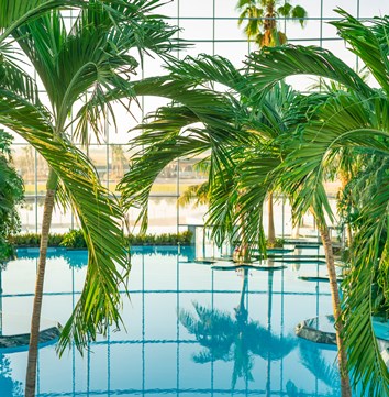 Therme Manchester swimming pool